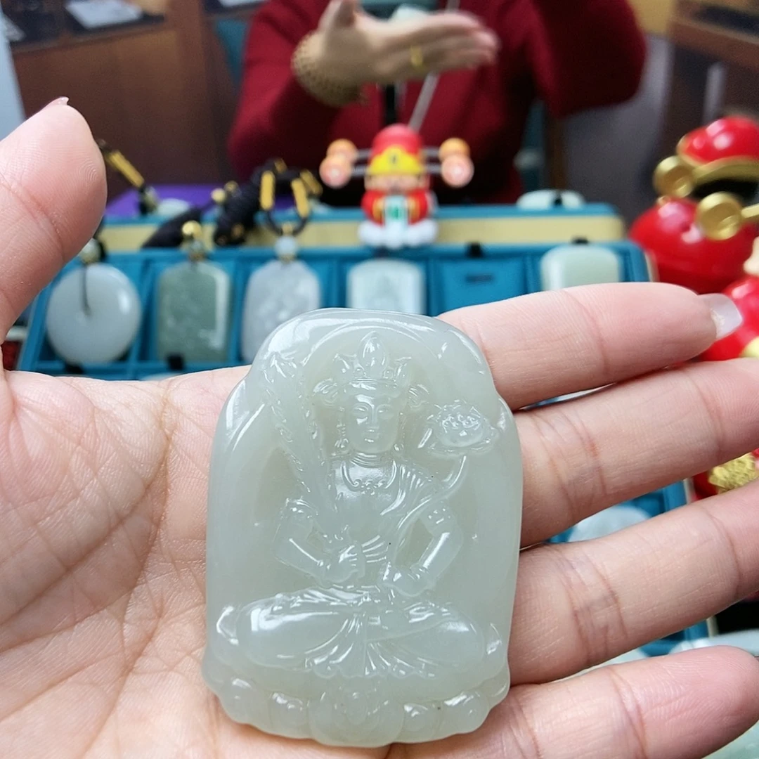 和田玉颈饰未镶嵌贝*