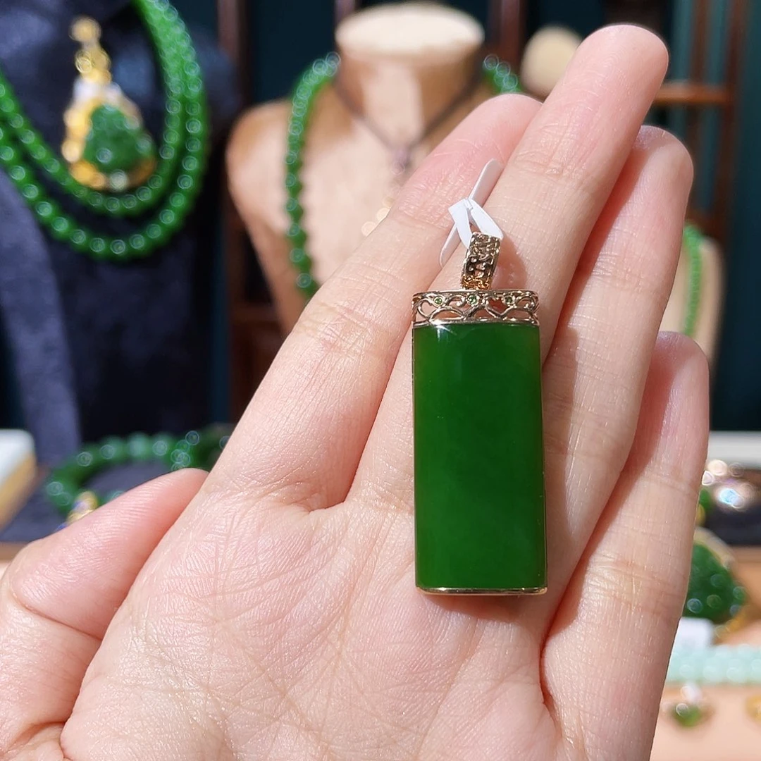 和田玉（碧玉）18K金镶嵌颈饰