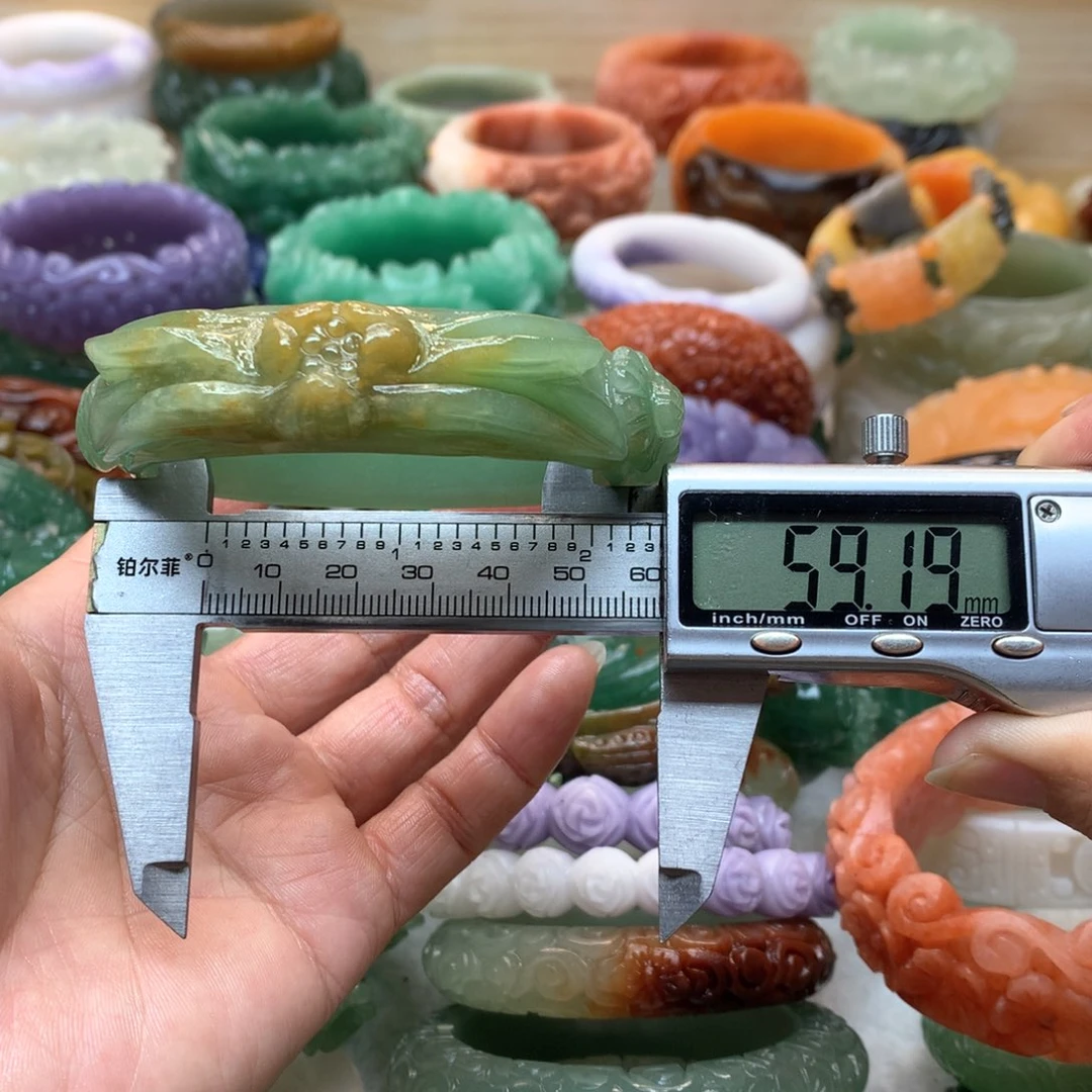 未镶嵌手镯石英质玉