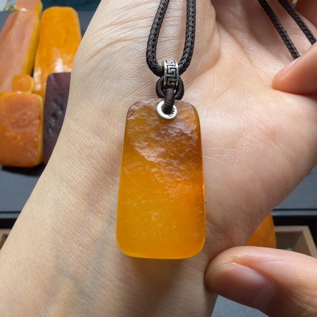 未镶嵌吊坠(赠链)琥珀