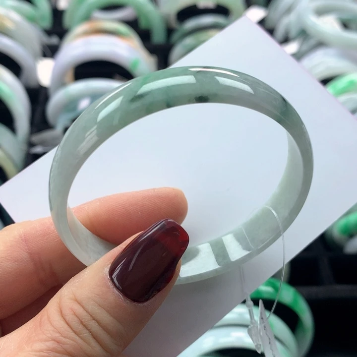 翡翠手镯未镶嵌公主