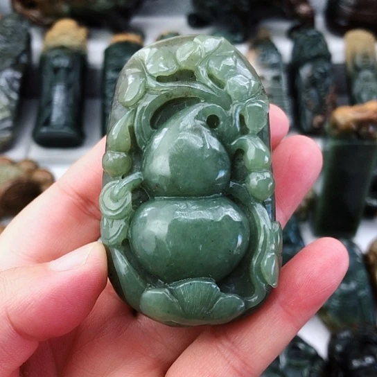 未镶嵌岫岩老玉（透闪石质玉）把件