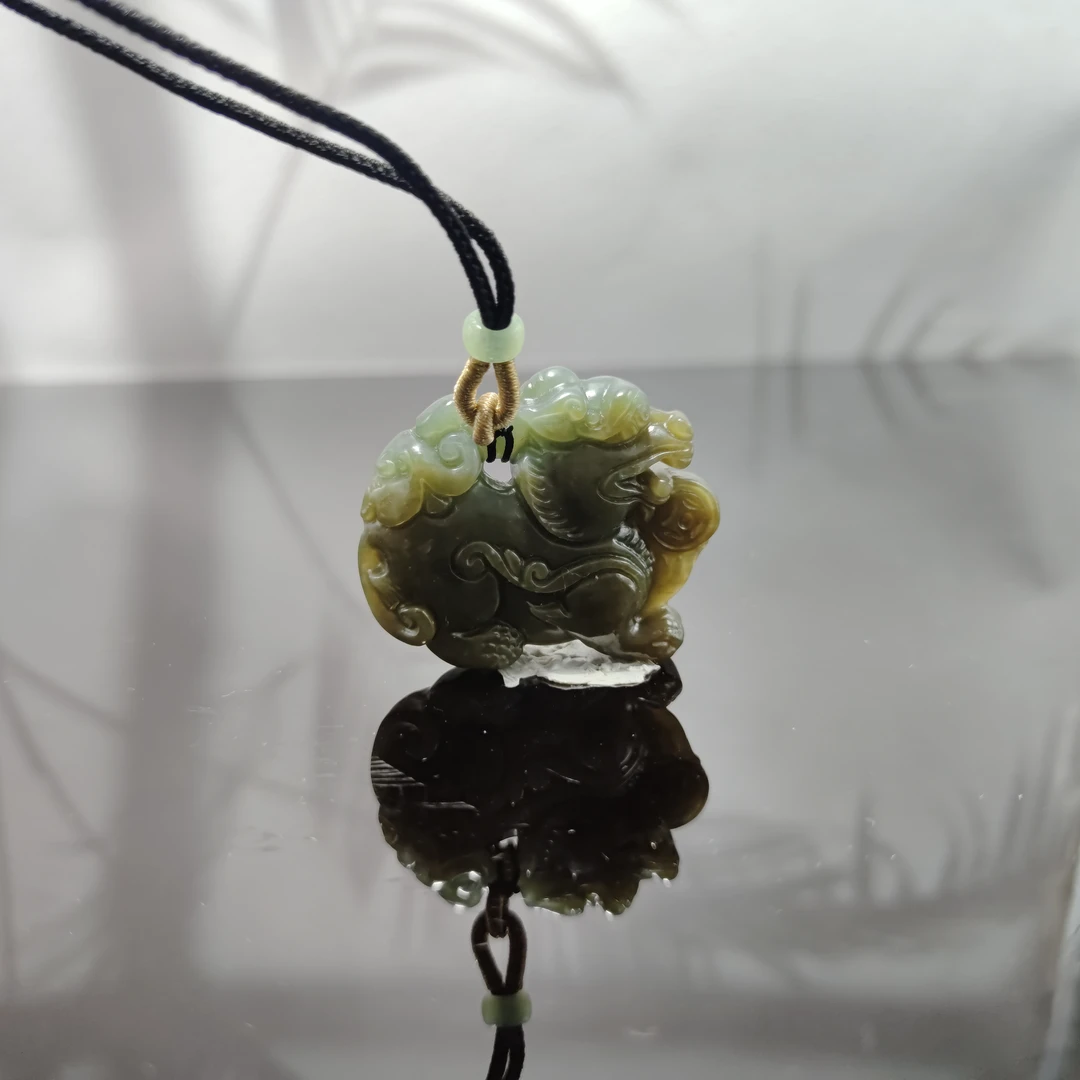 E和田玉貔貅抱球吊坠0745