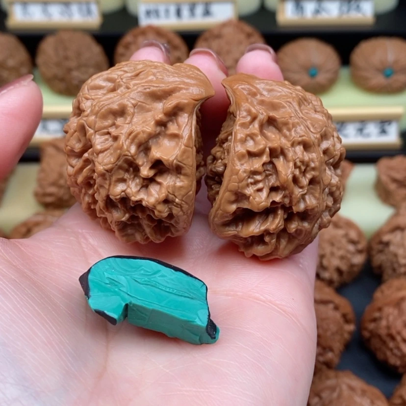 【闪购商品】文玩核桃吊坠曾**年蛇王