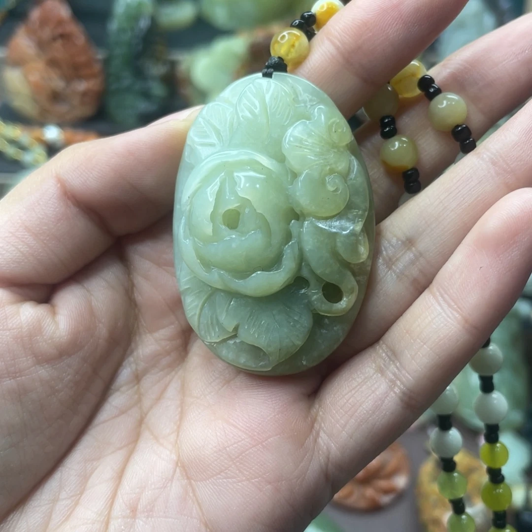 蛇纹石玉未镶嵌颈饰