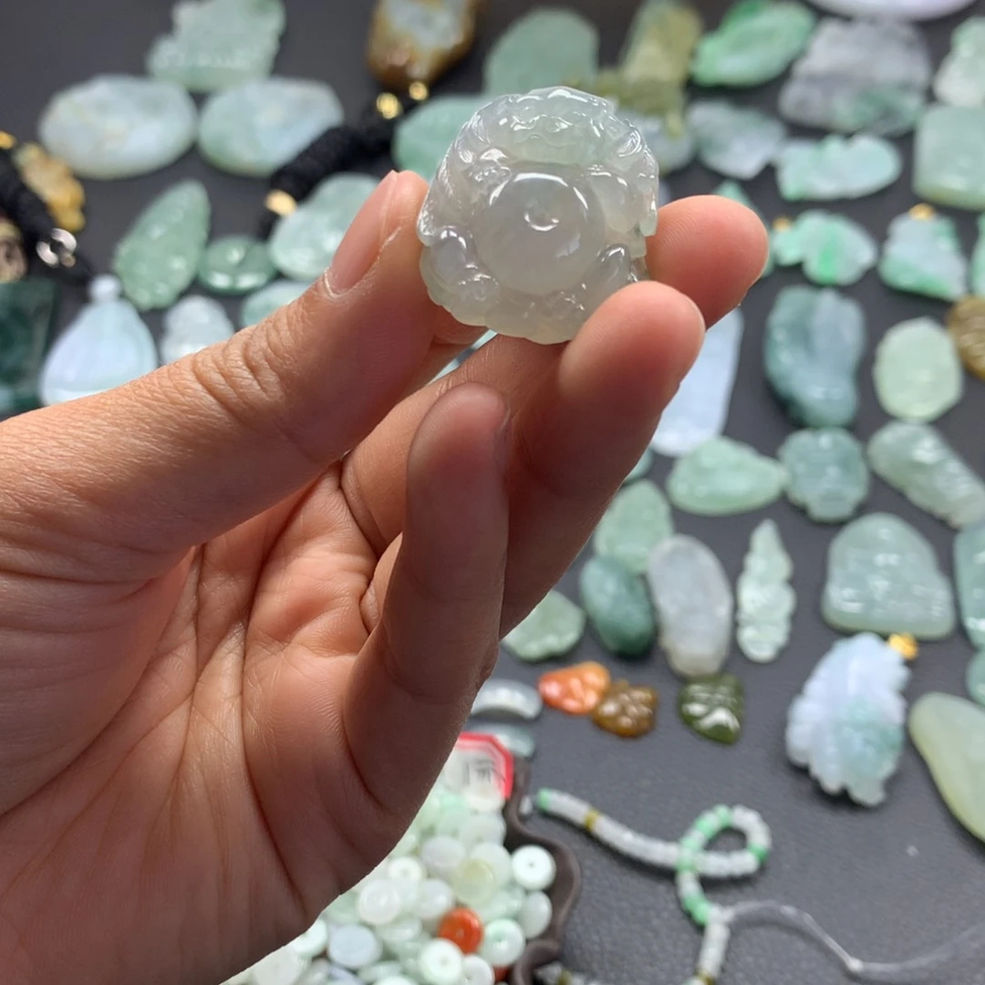 翡翠颈饰未镶嵌貔貅
