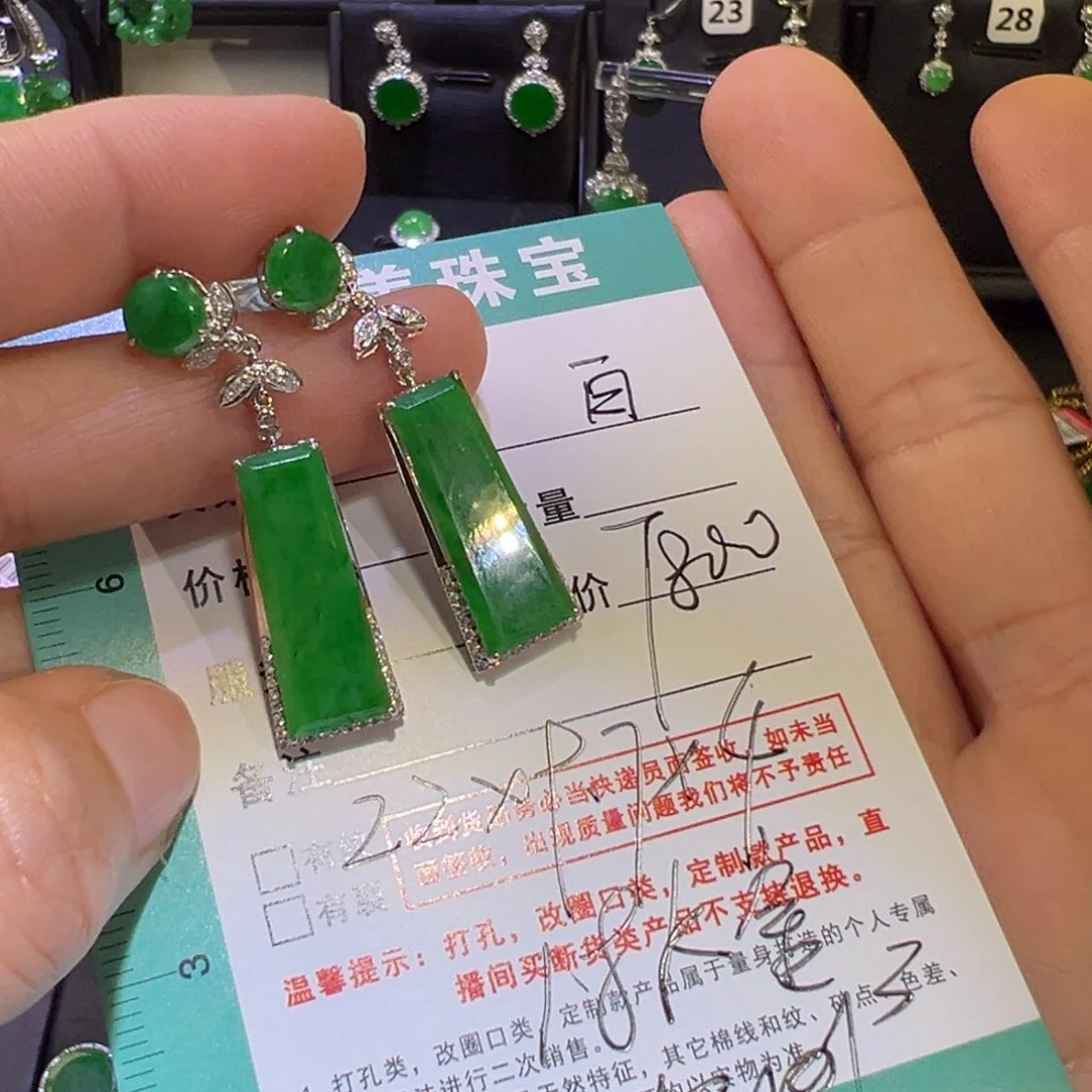 翡翠18K金镶嵌颈饰白**欢耳环