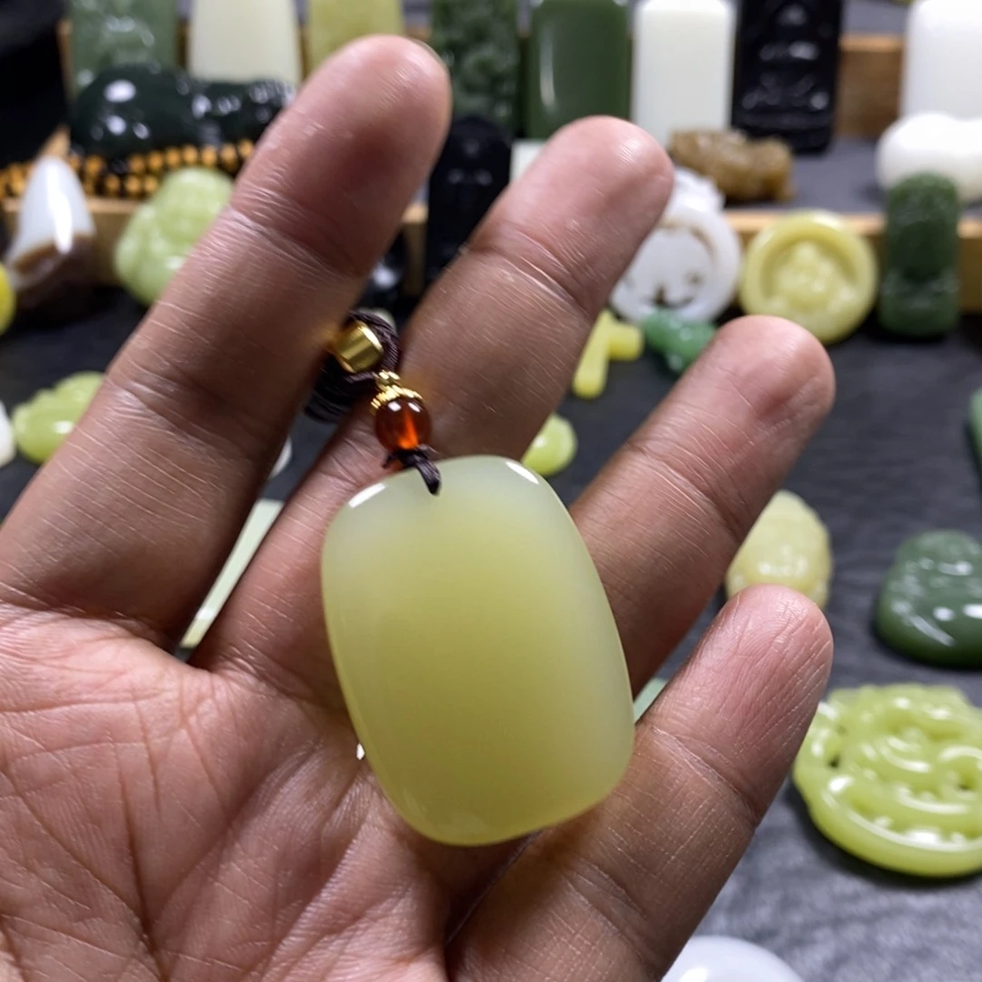 和田玉（青白玉）未镶嵌吊坠(赠链)小***?