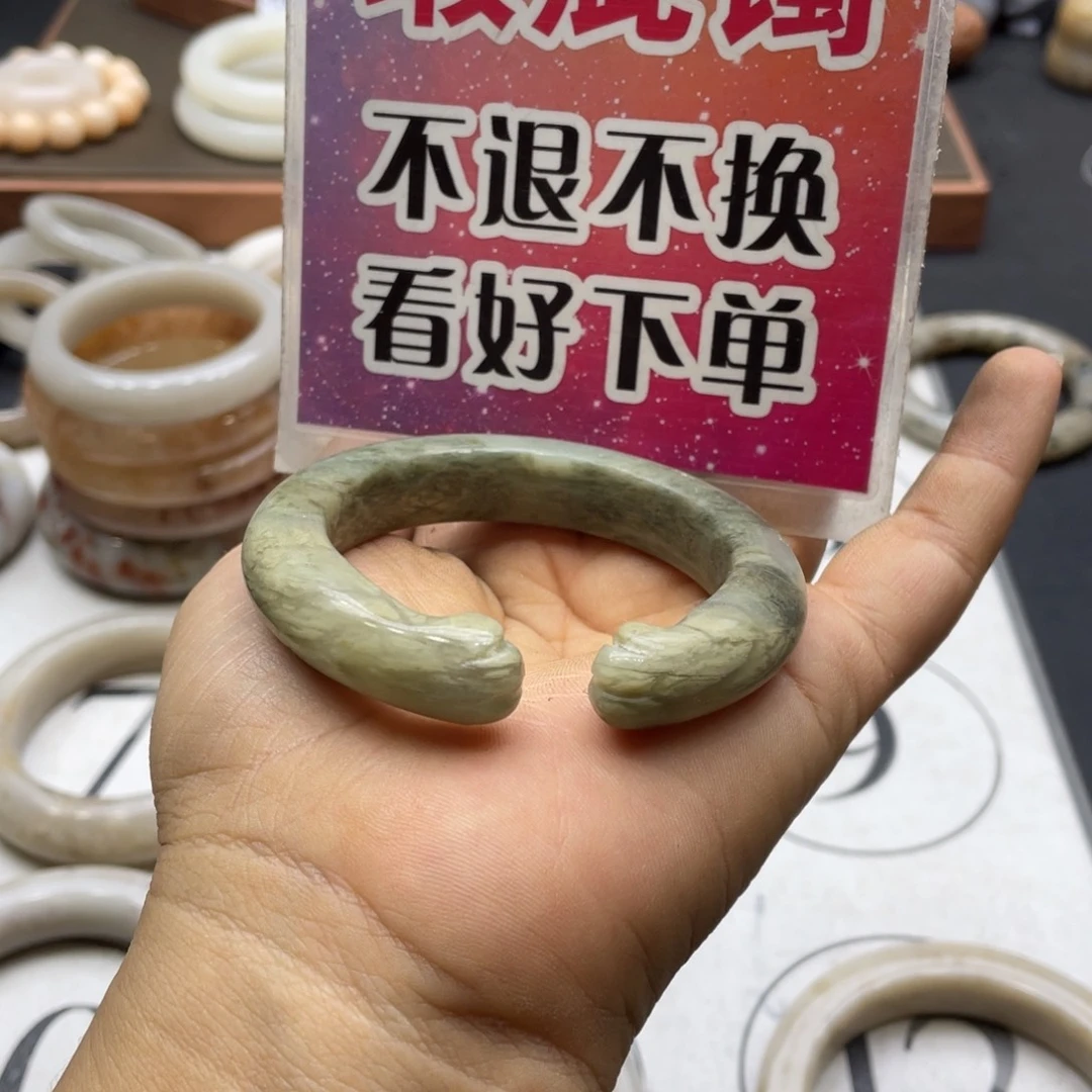 *****石英岩玉未镶嵌手镯