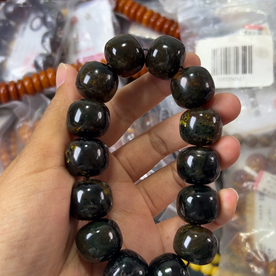 未镶嵌琥珀珠宝奇石550