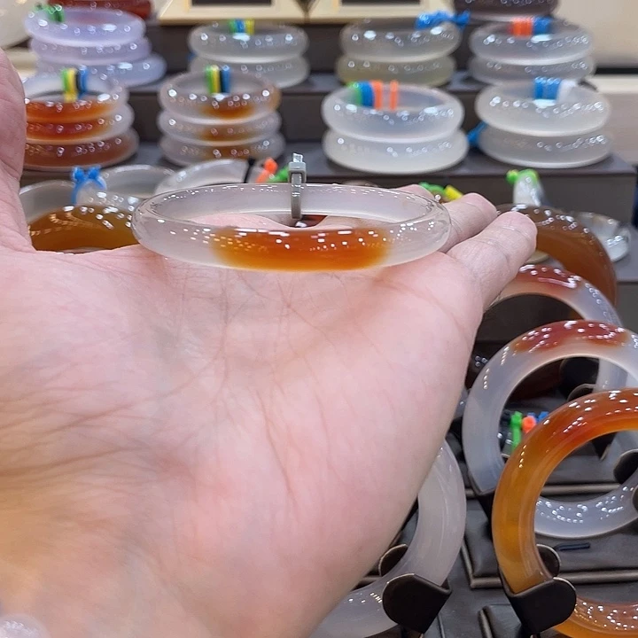 玛瑙/玉髓手镯未镶嵌