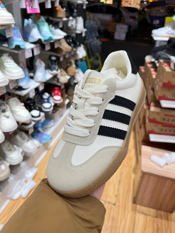 时尚百搭透气女款得训鞋