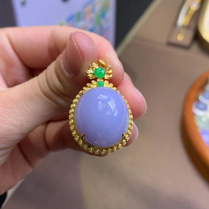 翡翠18K金镶嵌颈饰翡翠