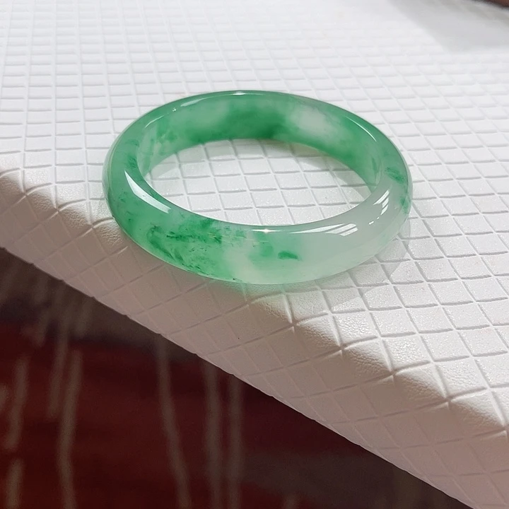 未镶嵌手镯石英质玉