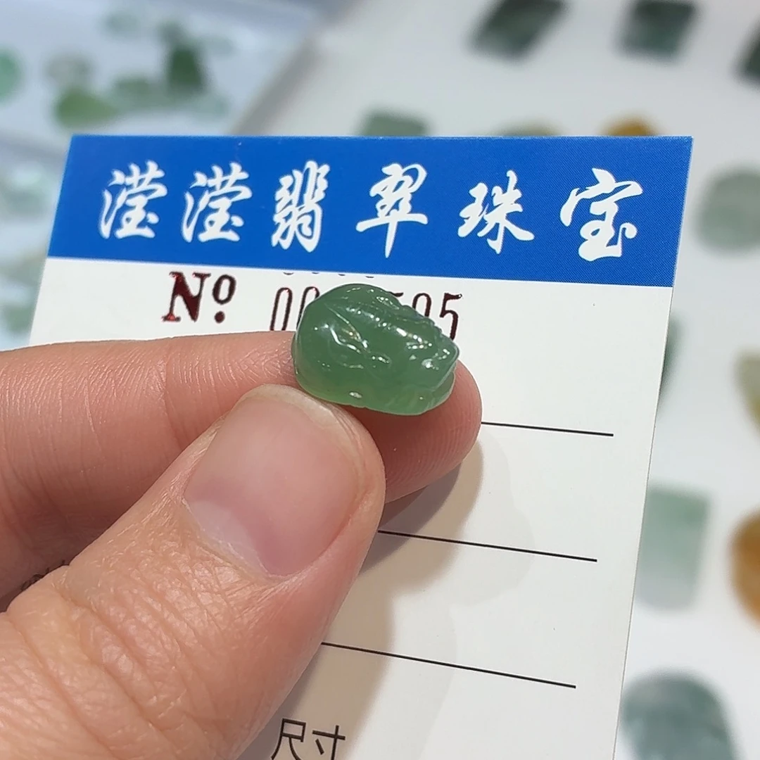 翡翠未镶嵌挂件皮休