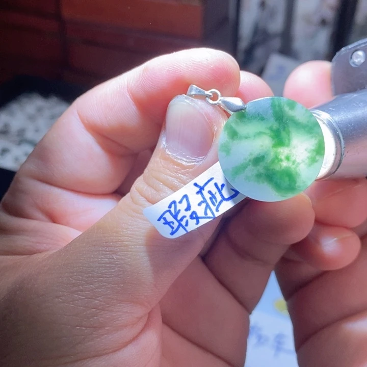 翡翠颈饰未镶嵌好