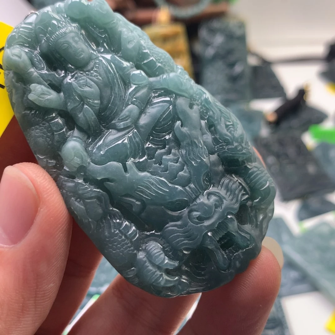 颈饰未镶嵌翡翠千手观音