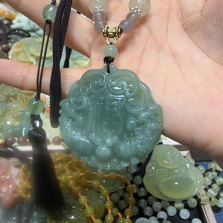 蛇纹石玉未镶嵌吊坠