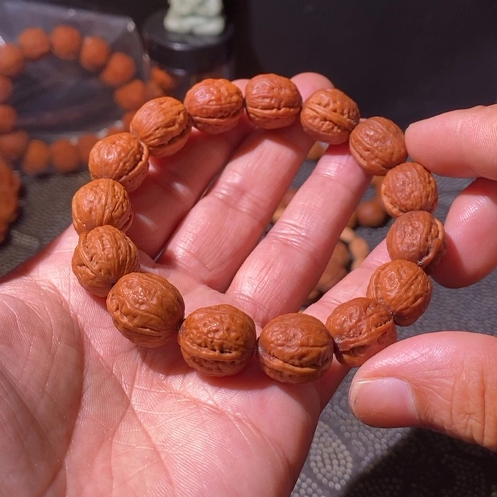 手串文玩核桃……70