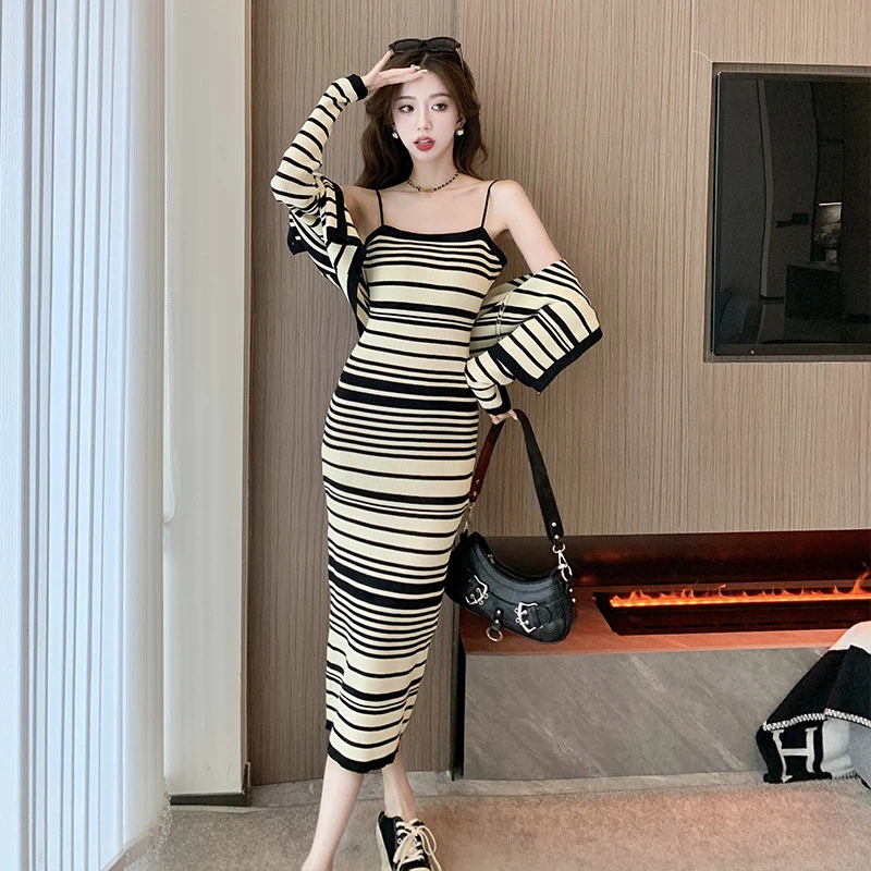 洋气条纹针织时尚套装女2025春秋外套搭修身显瘦吊带连衣裙两件套