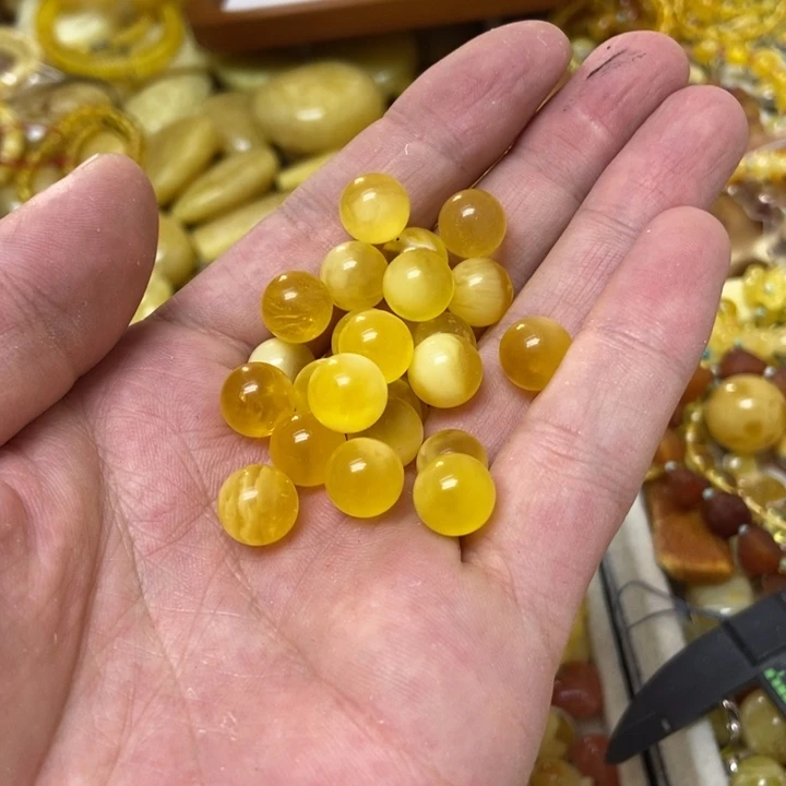 蜜蜡未镶嵌裸石多样性发货2粒