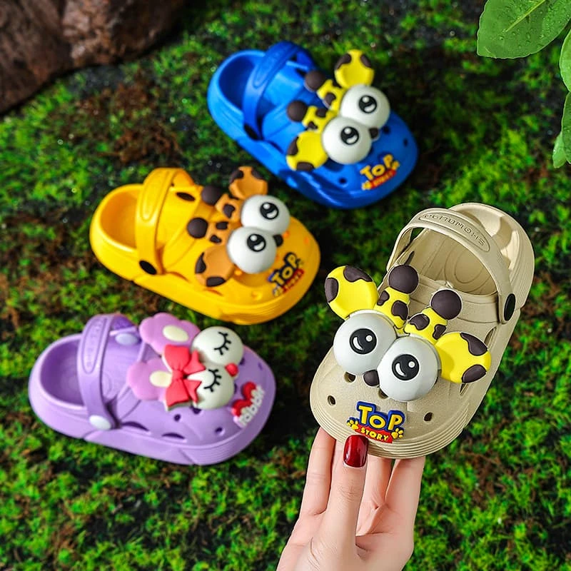 儿童可爱卡通大眼鹿洞洞鞋男童女童踩屎感凉鞋厚底防滑沙滩凉拖鞋