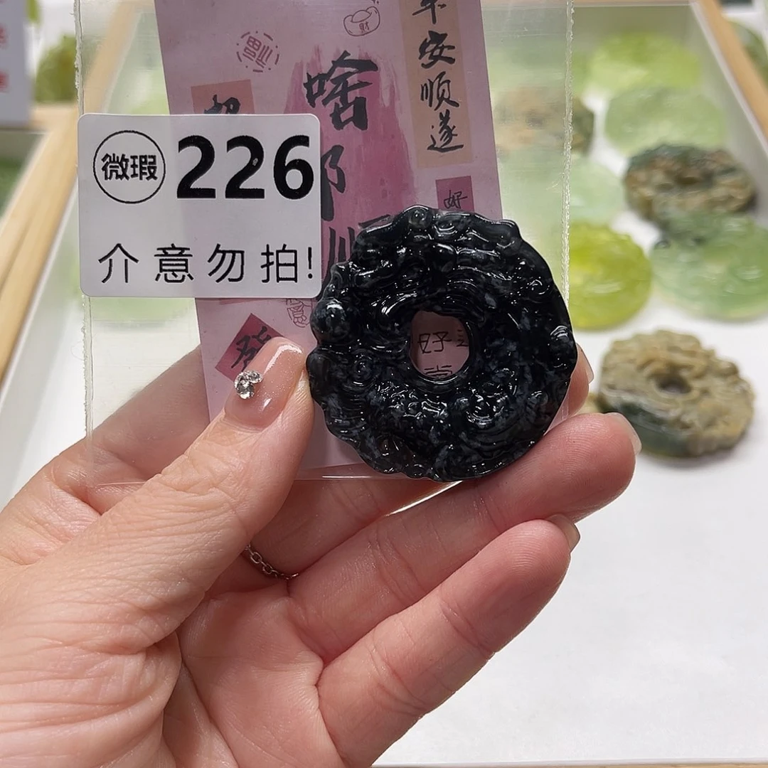 你***大蛇纹石玉未镶嵌颈饰