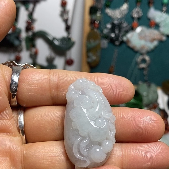 翡翠未镶嵌吊坠(赠链)