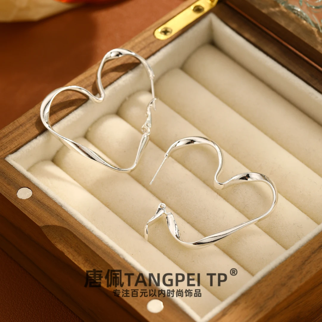 铜合金耳饰 设计感不规则镂空爱心耳环简约小众时尚饰品