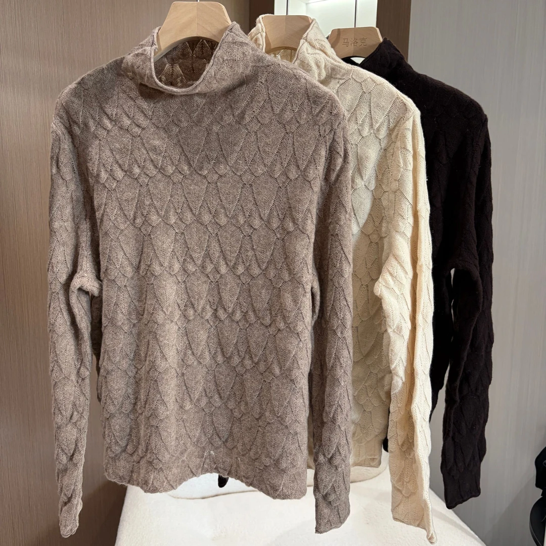 W雯W长袖钩花白搭半高领常规羊毛衫50016