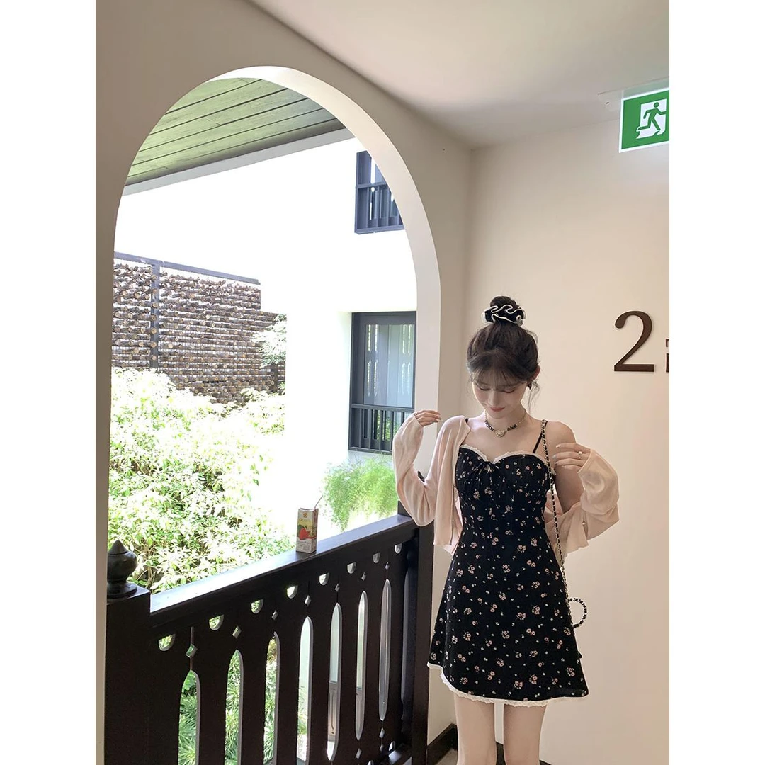 胡诗萌Mimo小茗萌碎花吊带连衣裙夏M214