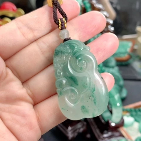 石英质玉颈饰未镶嵌瑕漏