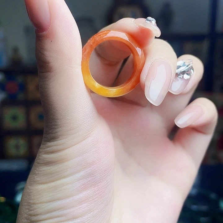 翡翠未镶嵌颈饰多样性