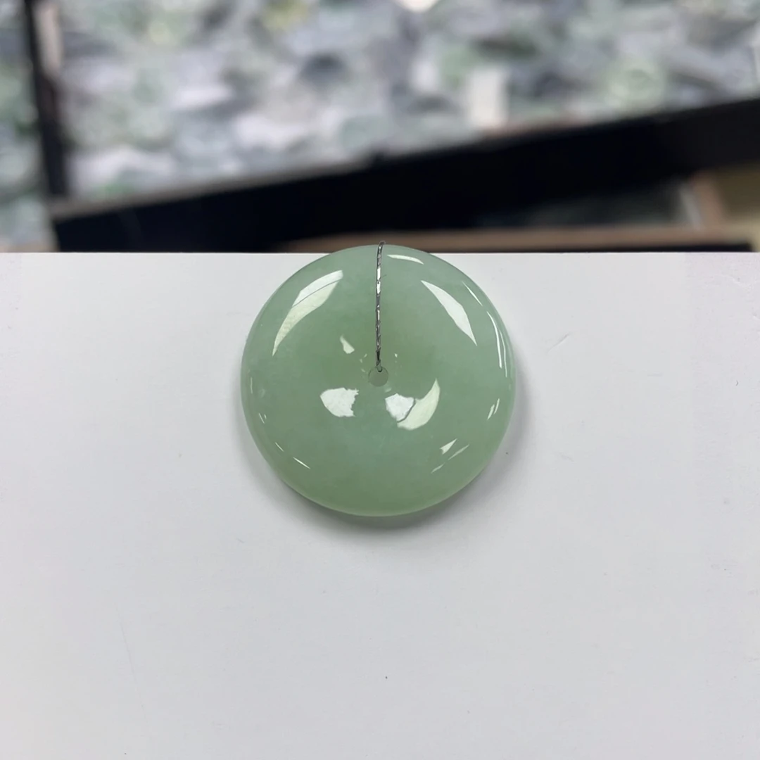 翡翠颈饰未镶嵌平安扣