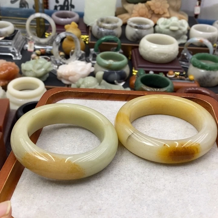 手镯石英质玉未镶嵌