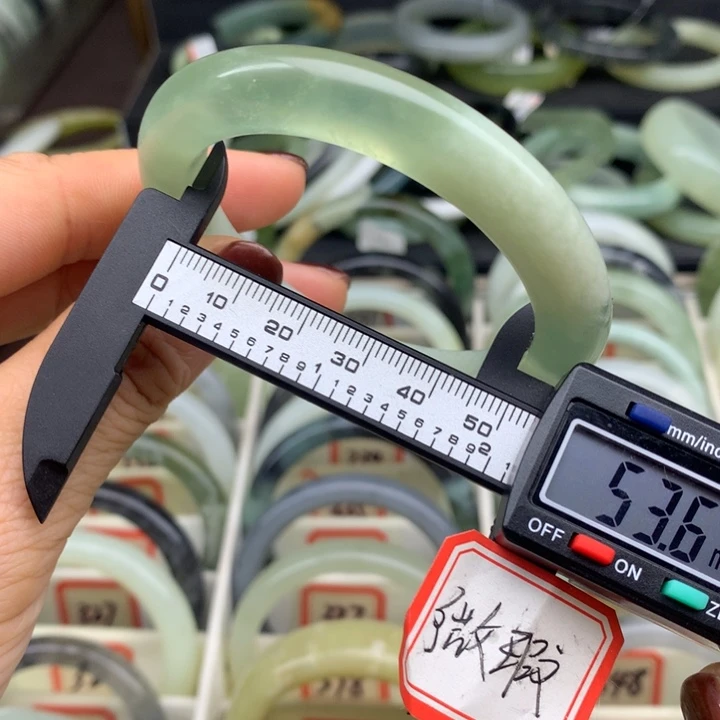 蛇纹石玉未镶嵌手镯350