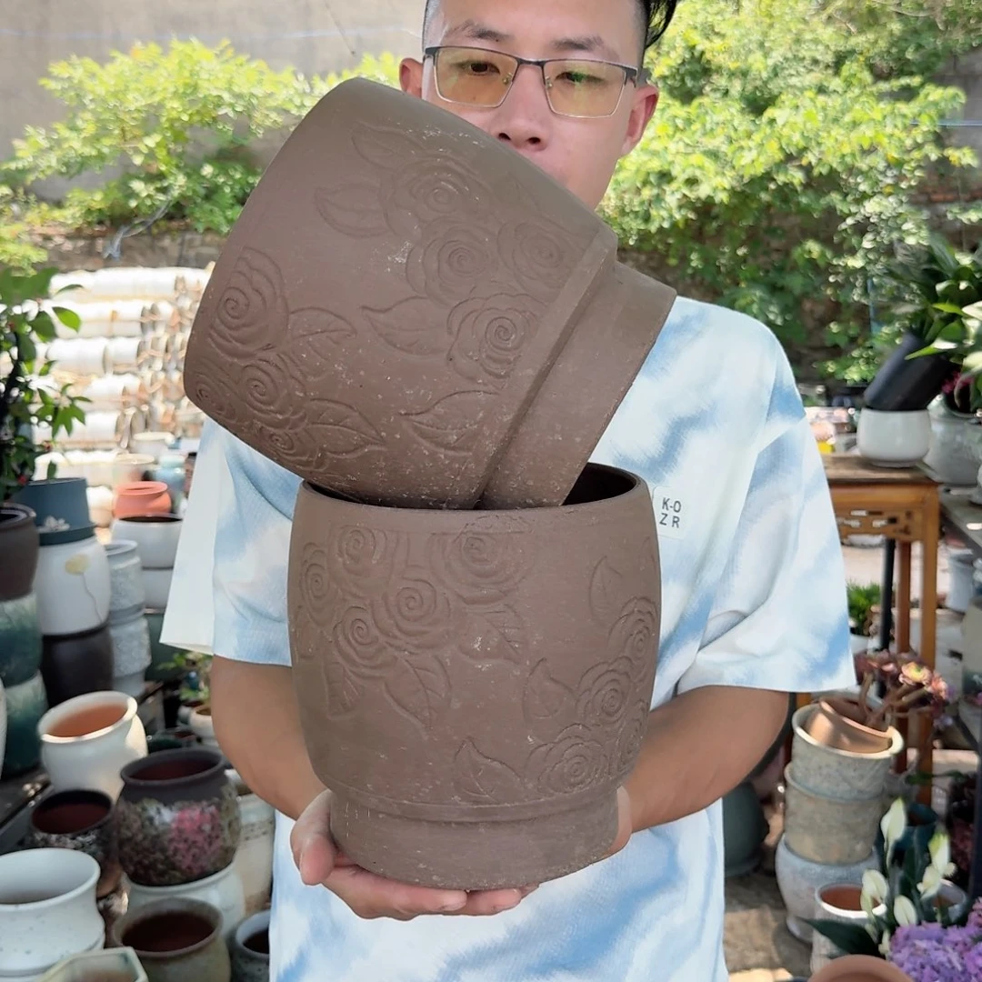 紫砂花盆口19高20（两个黑金玫瑰花