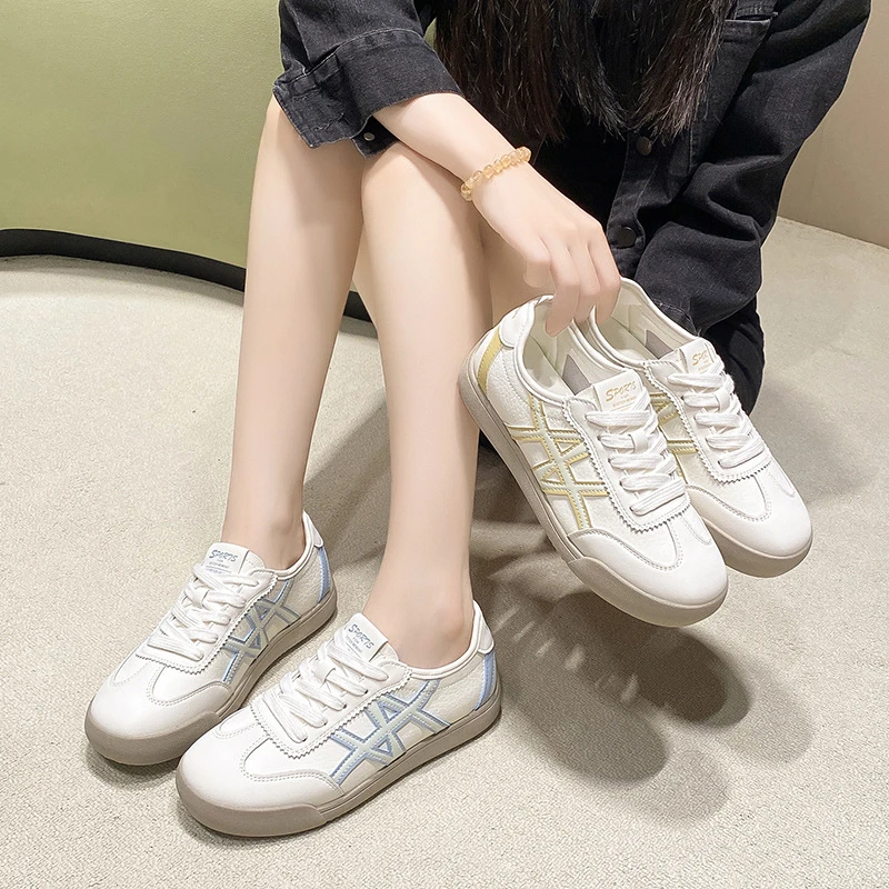 秋季鞋子女2025新款爆款德训鞋内增高户外训练鞋百搭学生休闲板鞋