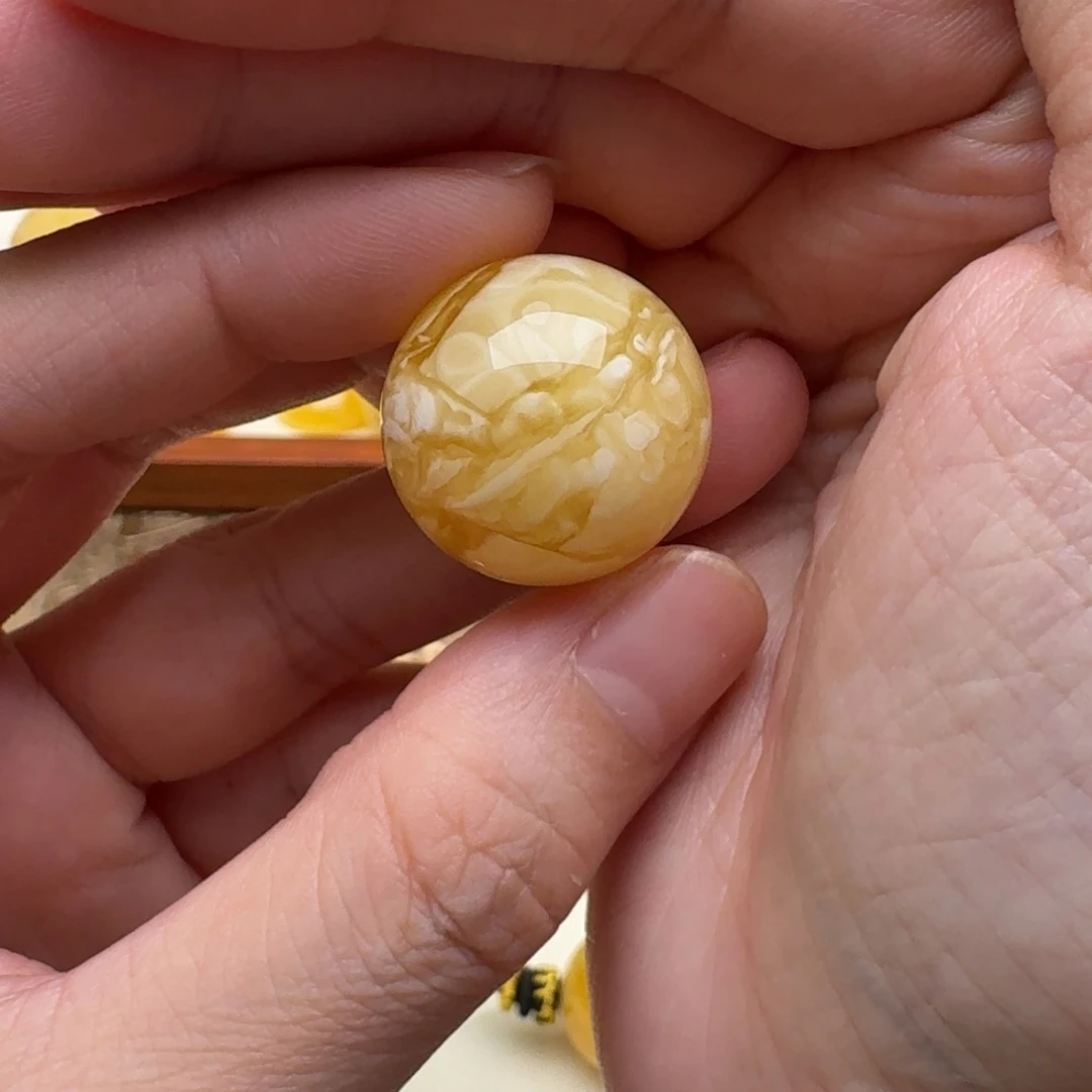裸石琥珀未镶嵌680