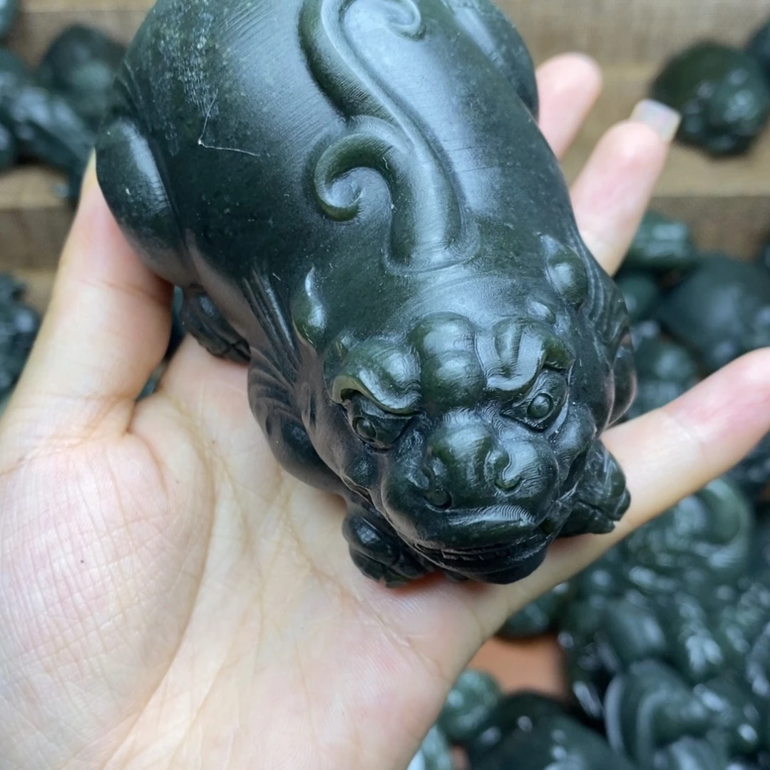 冷***血和田玉未镶嵌颈饰