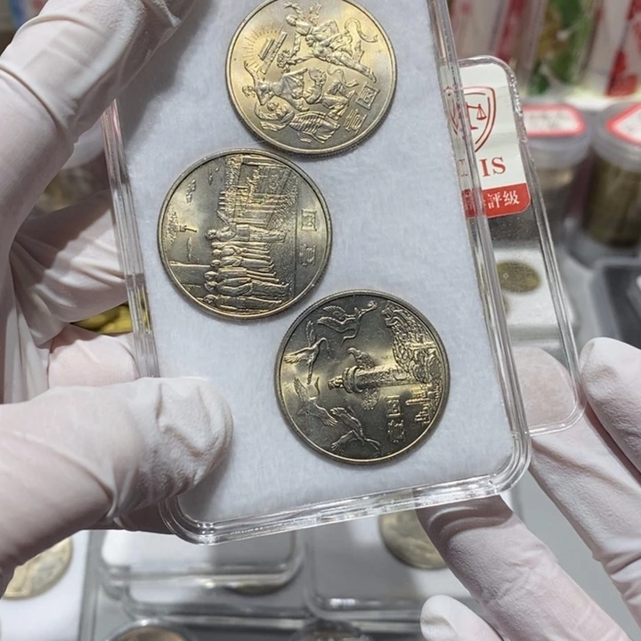 其他普通金属金****001 建国35周年一套3枚880