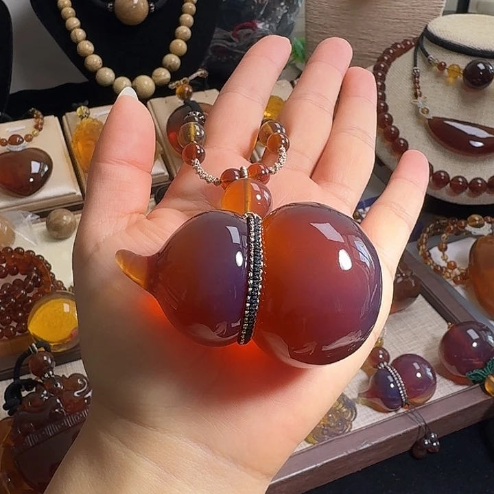 琥珀未镶嵌颈饰60克葫芦