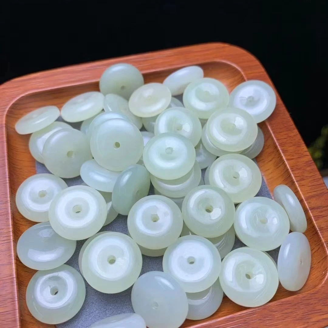纯天然和田玉青海料女款手工打磨白色精美平安扣圆扣尺寸22mm