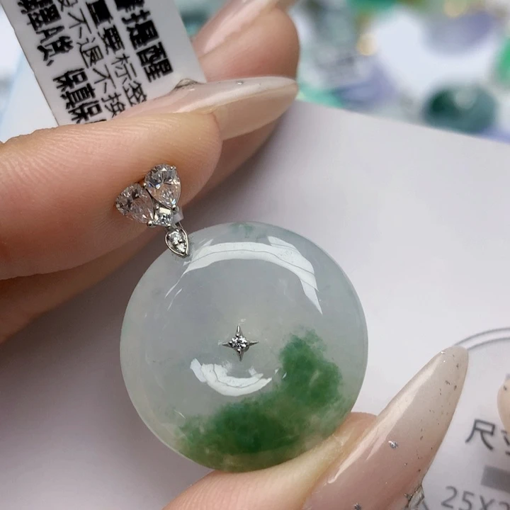 翡翠18K金镶嵌颈饰