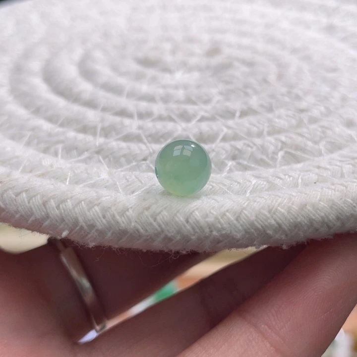 散珠翡翠冰绿圆珠卡8mm