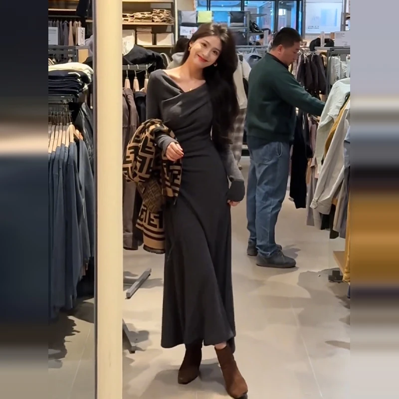 9600法式灰色针织连衣裙子女春季季新款大衣内搭显瘦气质打底长裙