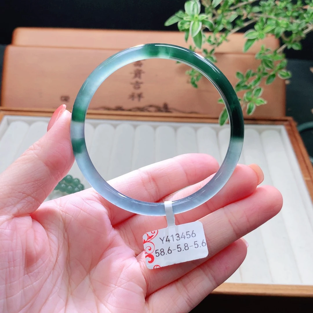 未镶嵌手镯（圆镯）翡翠