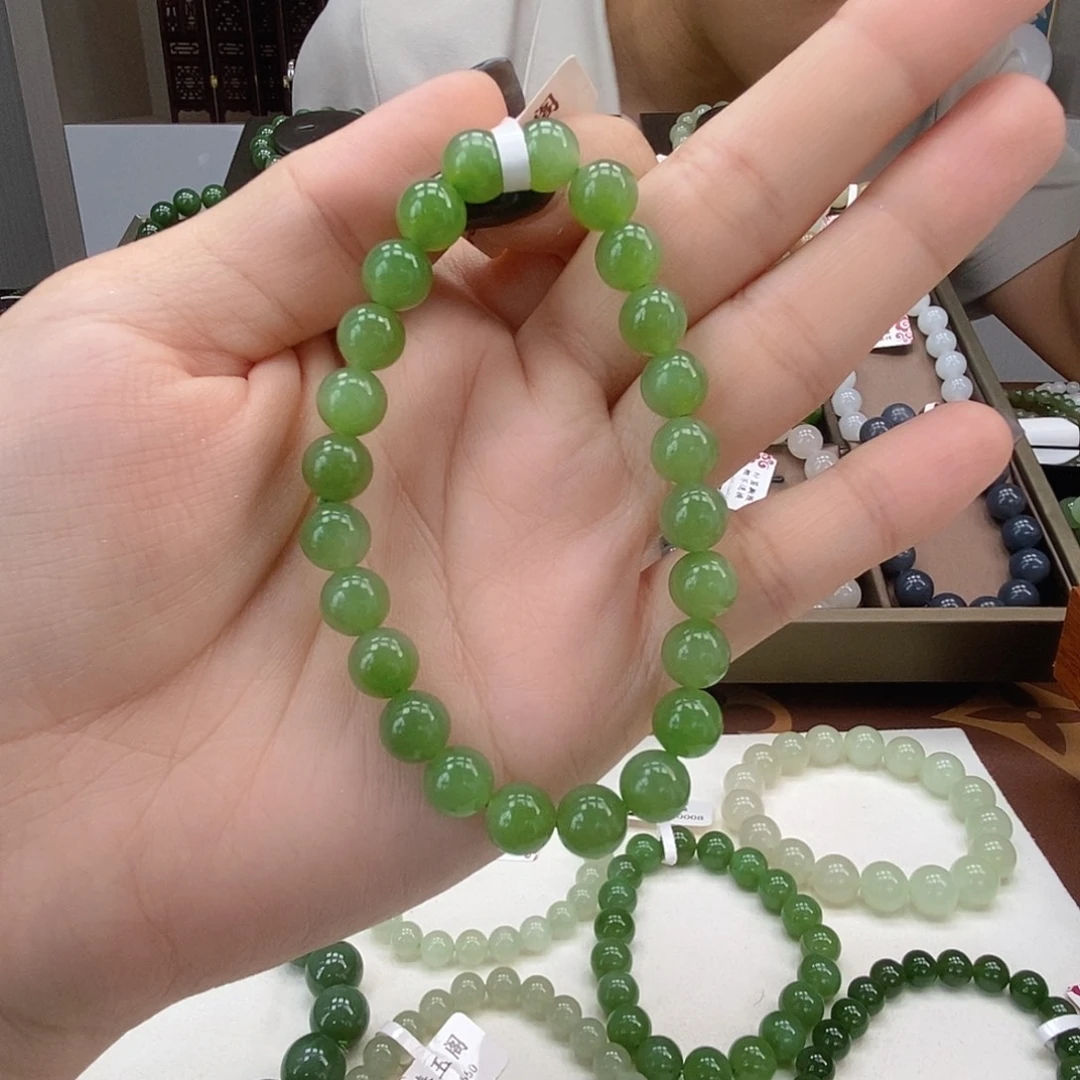 郝****未镶嵌手串和田玉8mm碧玉