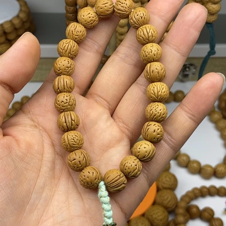 W***8吊坠桃核野生小桃核手持