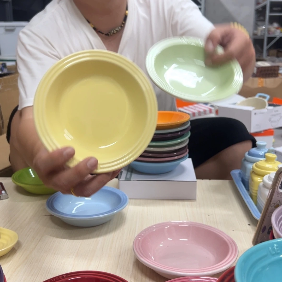 小姐姐家瓷器好漂亮爱丽丝黄小草帽